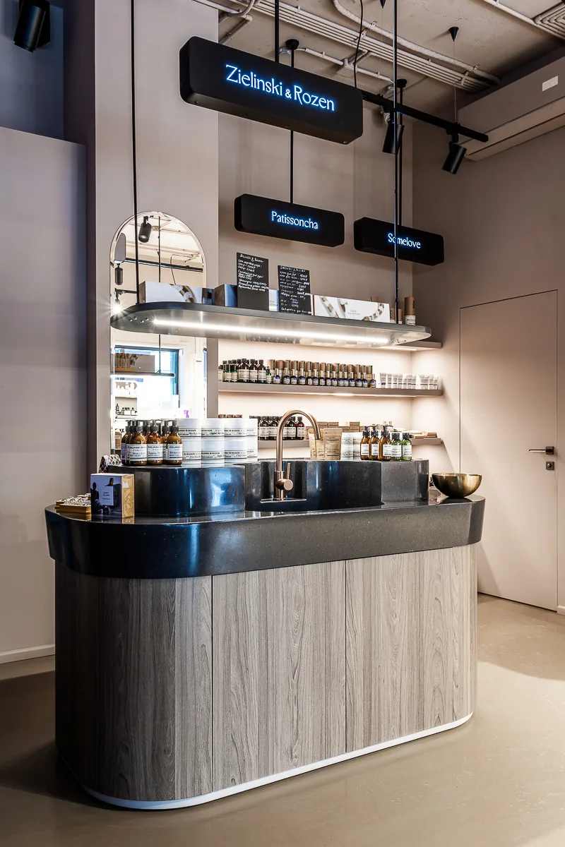 Curved fragrance display island in the Feelosophy showroom