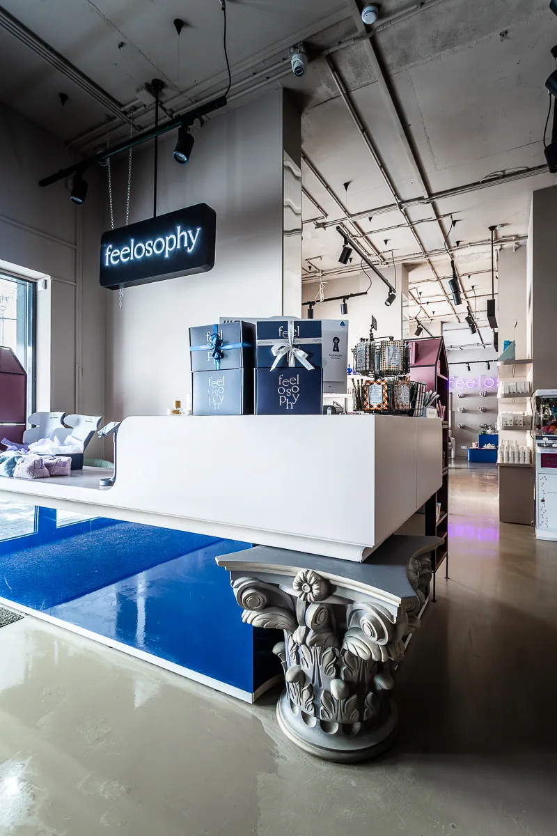Central perfume-testing island with an integrated basin at Feelosophy